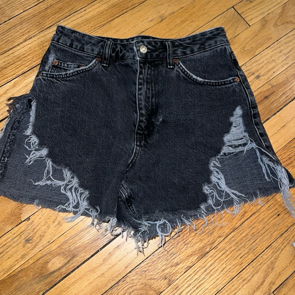 Top shop Black High Waisted Distressed Denim Shorts Size 4